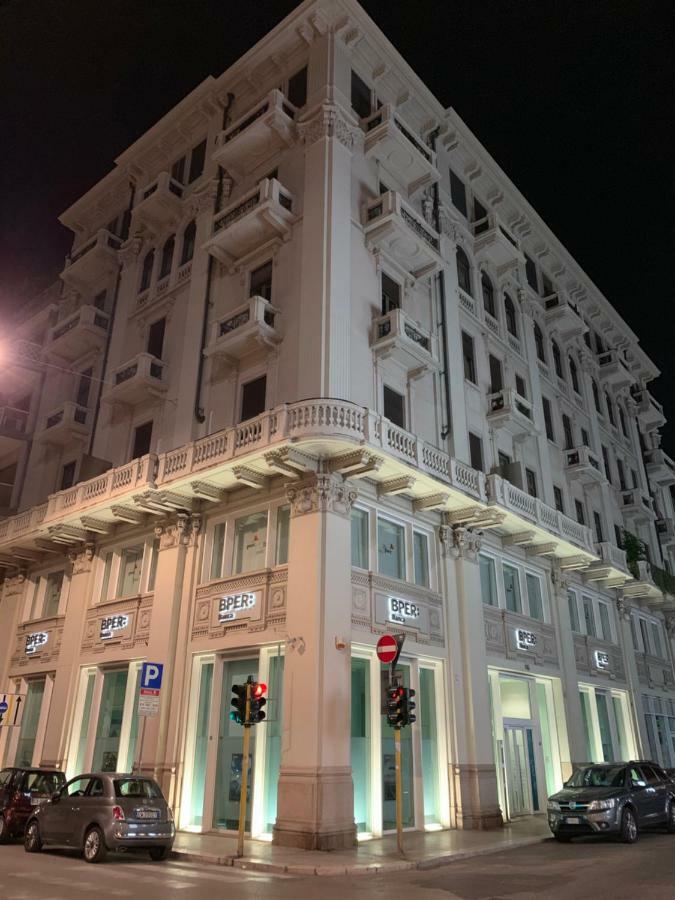 Berga Exclusive Suite 3 Бари Екстериор снимка